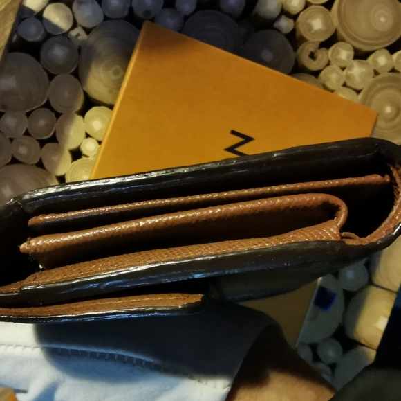 Sold of PM. 💯% Authentic LV Alexander Mediem Wallet - Picture 4 of 15